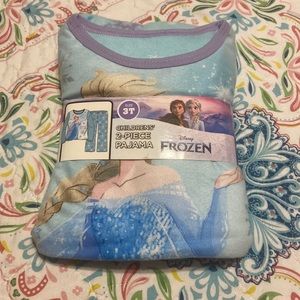 NWT 2 piece pajama.  Frozen. Girls 3T